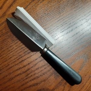 PAMPERED CHEF V-shaped cutter